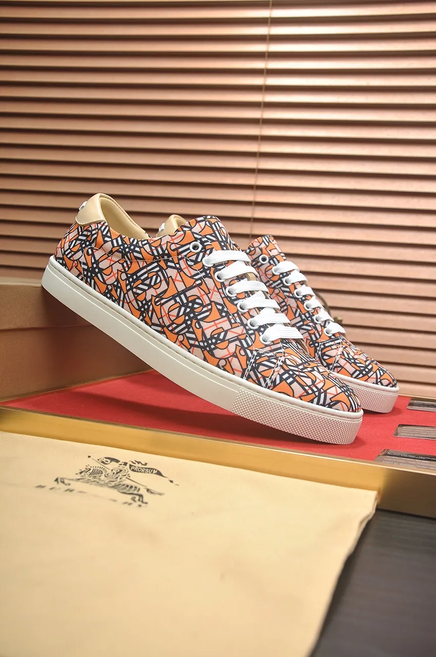 Men's shoes💰480💶[Burberry] (cowhide lining) classic low-top sneakers｜Imported cowhide with classic plaid fabric｜Cow leather lining｜Original outsole｜Fine workmanship and comfortable to wear Size: 38-44 (customized at 45)